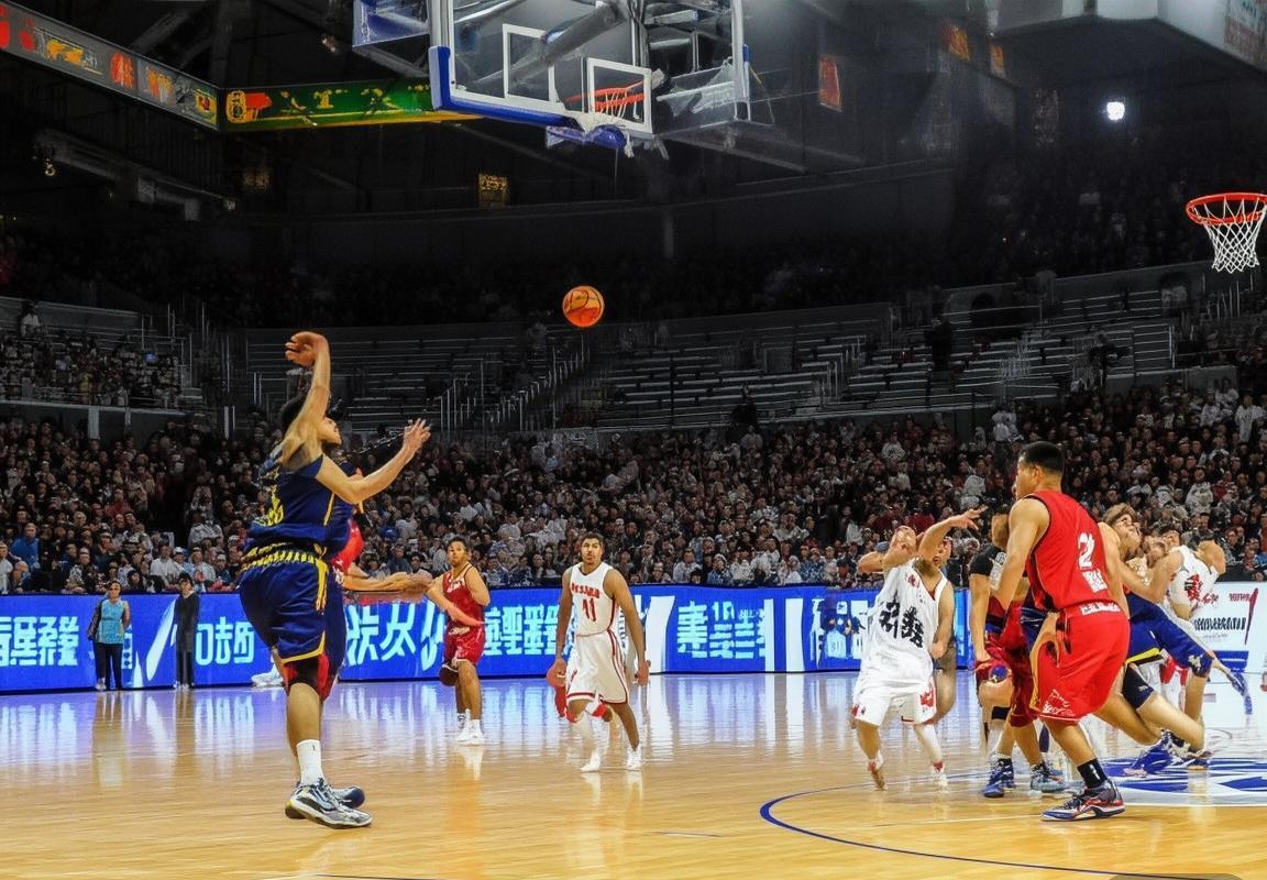 CBA季后赛广厦辽宁巅峰对决：转折与争议下的篮球大战(图2)
